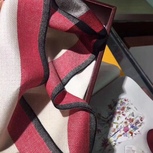 Burberry Scarf - Picture 6 of 9